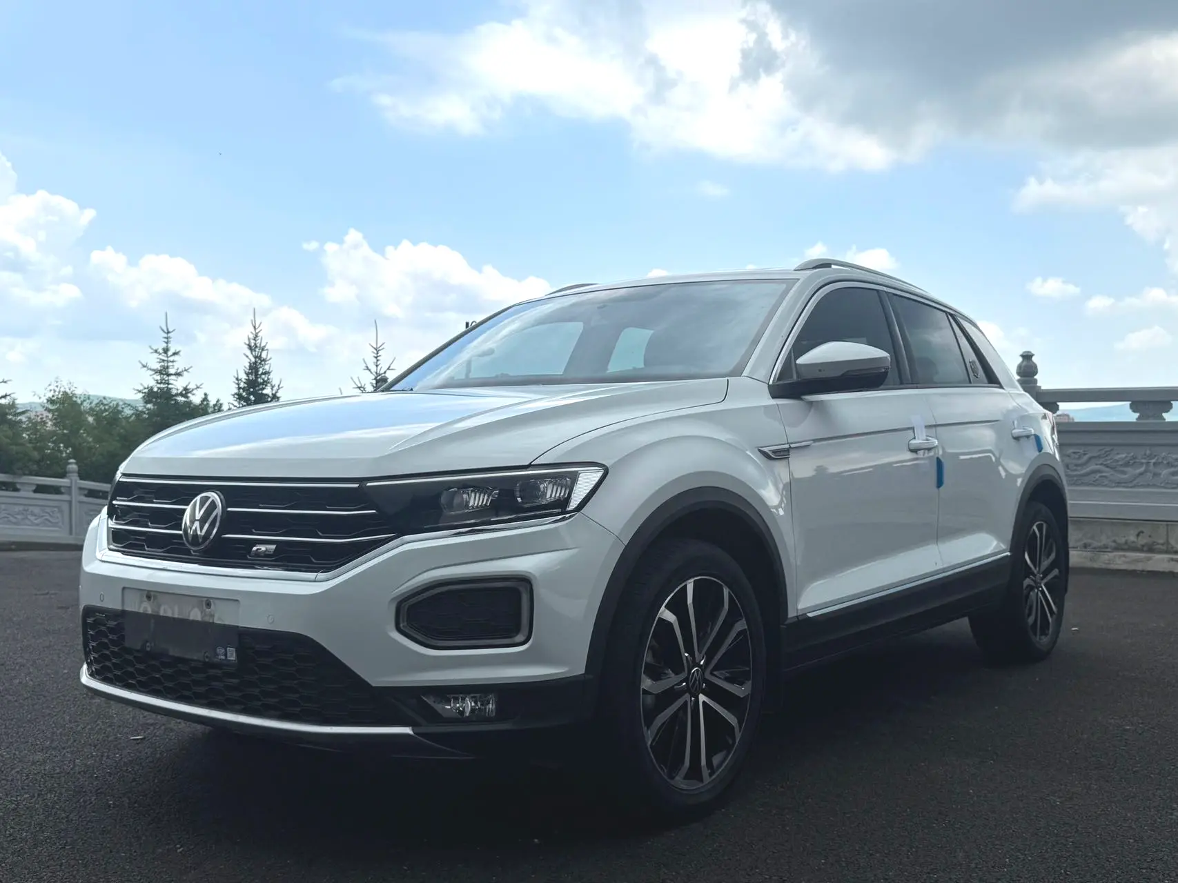 🚗 Volkswagen T-ROC 2022 года, белый цвет, комплектация Комфорт PLUS.
