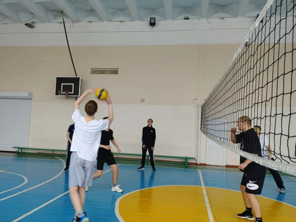 🏐✨ Сегодня в нашем спортивном зале было по-настоящему жарко!   В преддверии весенних каникул состоял