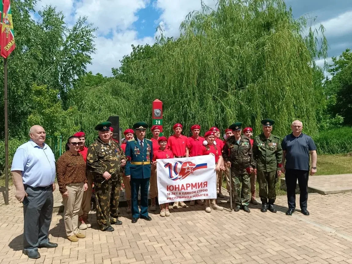 📣 Юнармейцы нашей школы отметили двойной праздник! Мы присоединились к торжествам, пос...