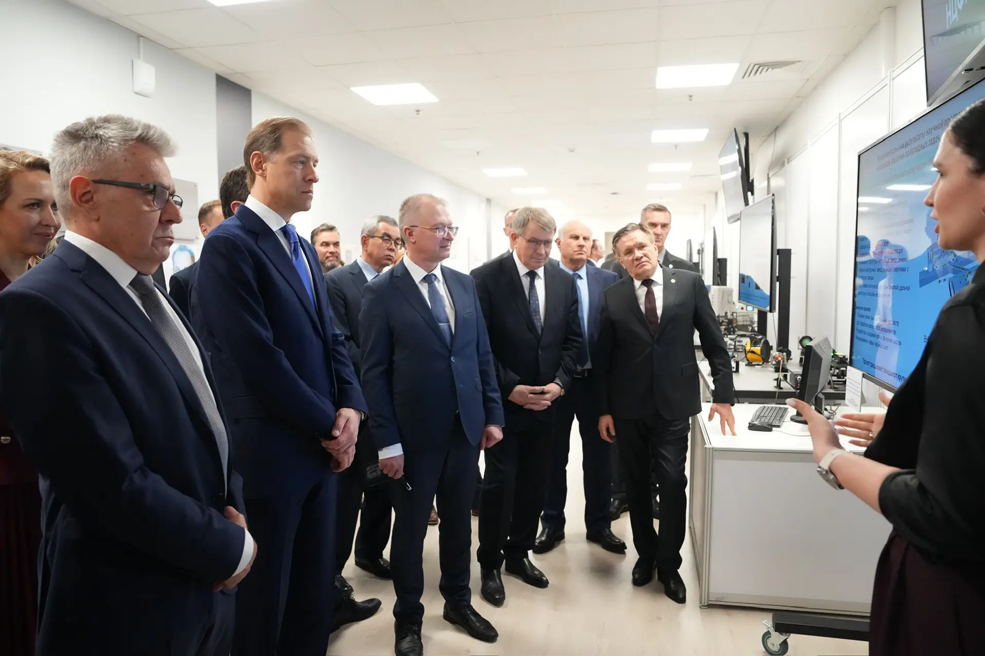 Денис Мантуров с рабочей поездкой посетил Саров   📍Первый вице-премьер в рамках рабочей поездки в Са