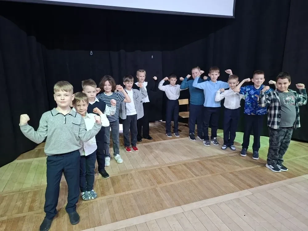 Вчера в 1"А" классе прошла спортивная игра "А ну- ка, мальчики!", приуроченная ко дню защитника Отеч