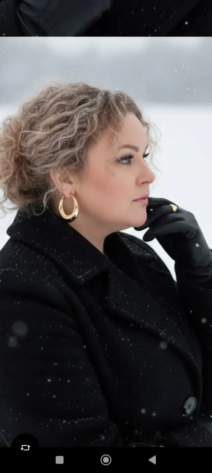 «Я не художник. Я не дизайнер. Я просто женщина, которая разобралась в ИИ»
