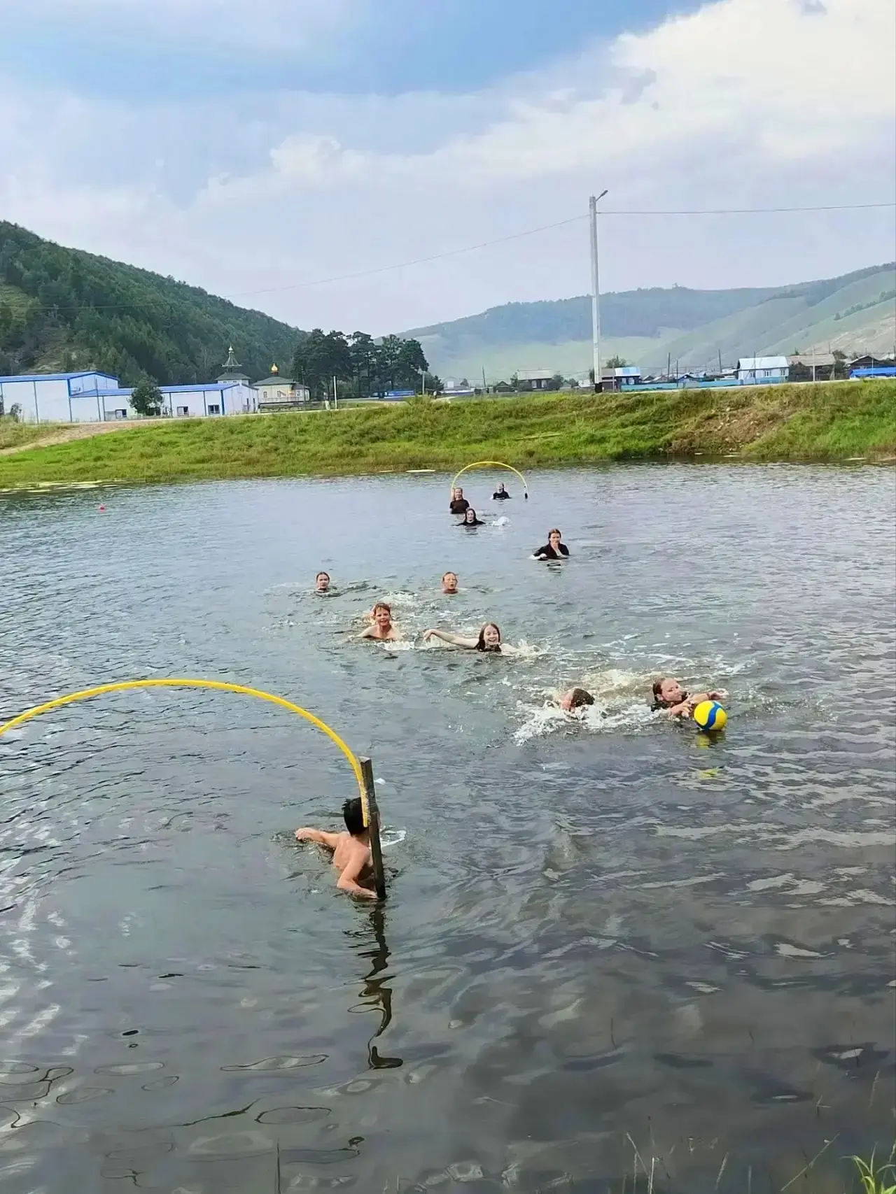Первый турнир по водному поло

В Усть-Карске впервые прошли соревнования по водному поло на открытой