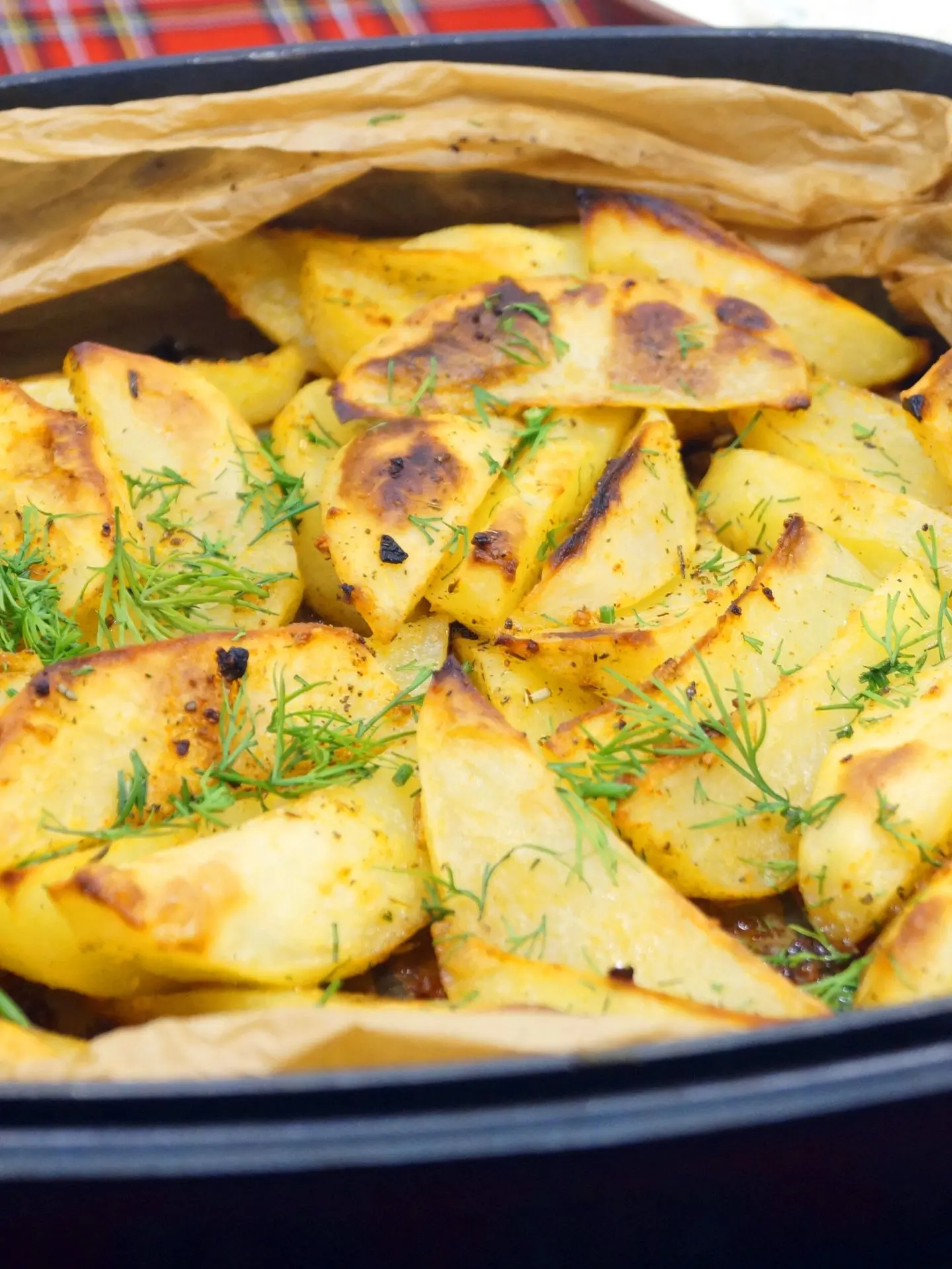 ✨💯✨ Всё гениальное просто. Картофель 🥔, масло 🧈, специи 🌿 и духовка 🔥 — и вот он, ...