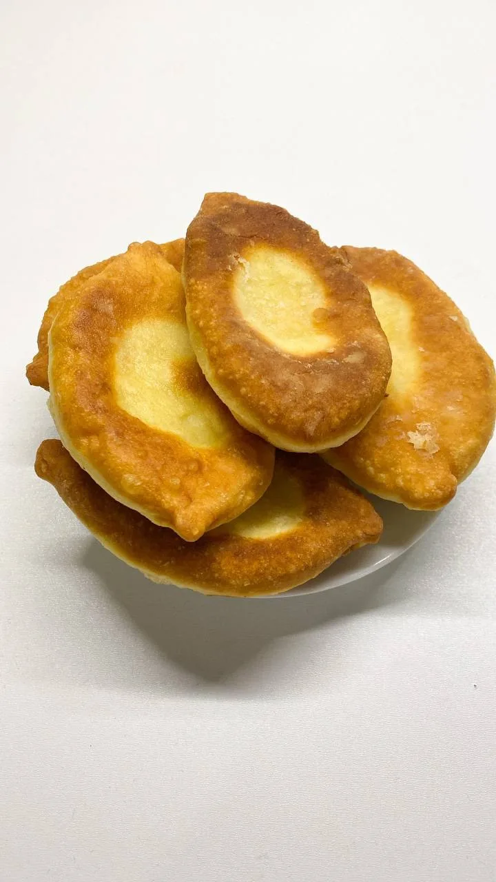ЖАРЕНЫЕ ПИРОЖКИ С КАРТОШКОЙ И КВАШЕННОЙ КАПУСТОЙ