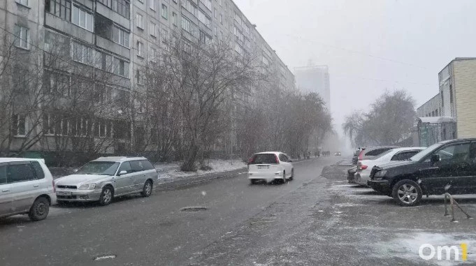 ❄️ В Омскую область идут мокрый снег, гололедица и сильный ветер