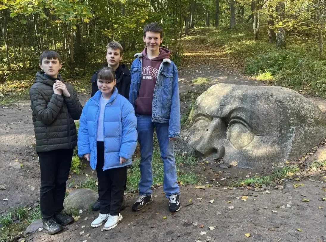 🍁Сегодня 8 класс отправился навстречу осенним впечатлениям в парк Сергиевка.
