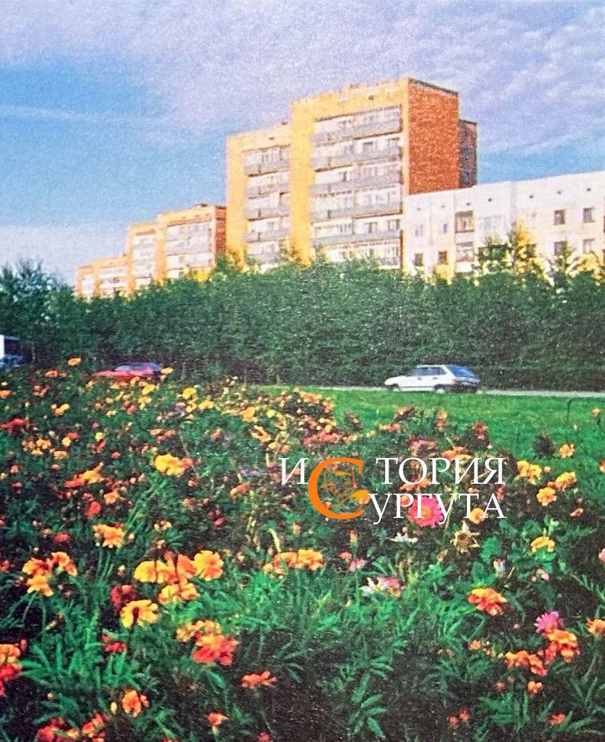 Сургут 2000-01 годы. Кольцо у будущего памятника основателям Сургута. Источник - Набор открыток "Сур