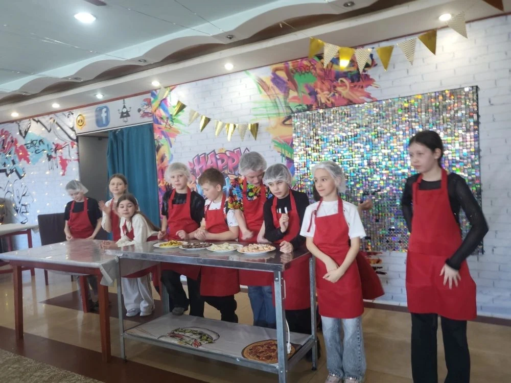 🎉 Выходные с пользой и весельем! 🎉   Ученики 4 Д класса зарядились позитивом на кулинарном шоу с игр