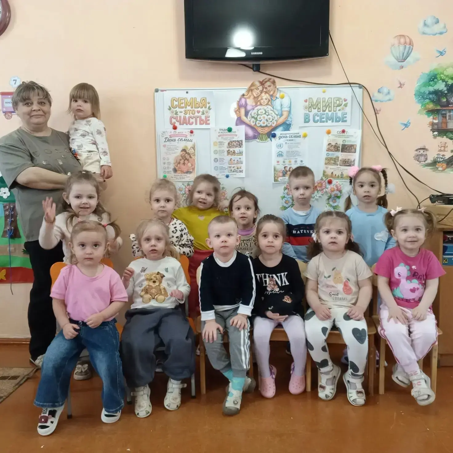 В младшей группе "Колобок" прошёл тематический день, посвящённый Международному дню сем...