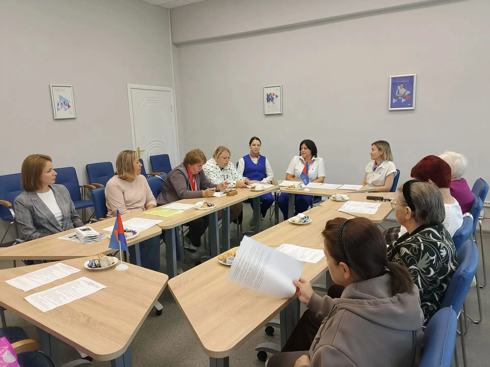 Заместитель директора комплексного центра приняла участие в заседании клуба «Горизонты ...