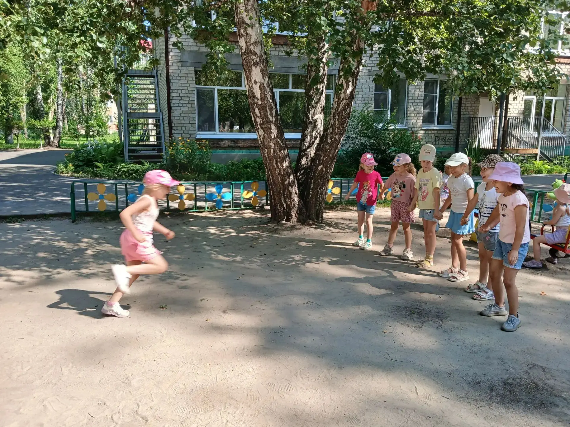 В нашем саду прошел ""День игр""
""День дворовых игр""- это настоящий праздник! Его суть в том, чтоб