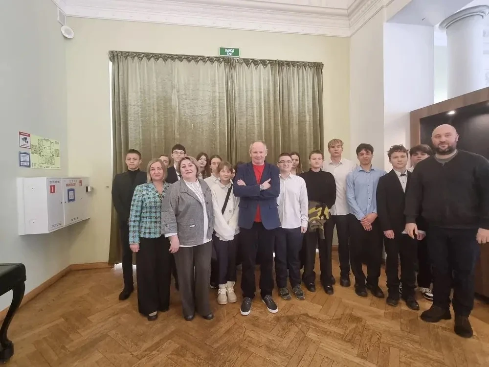 🎭Сегодня учащиеся 9-ых классов под руководством директора нашей школы Илюкиной Людмилы Вячеславовны,