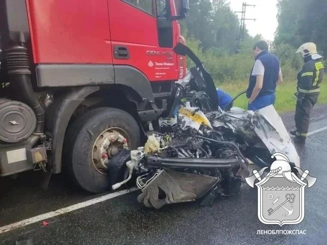 🚛 Лобовое столкновение с мусоровозом: водитель такси погиб