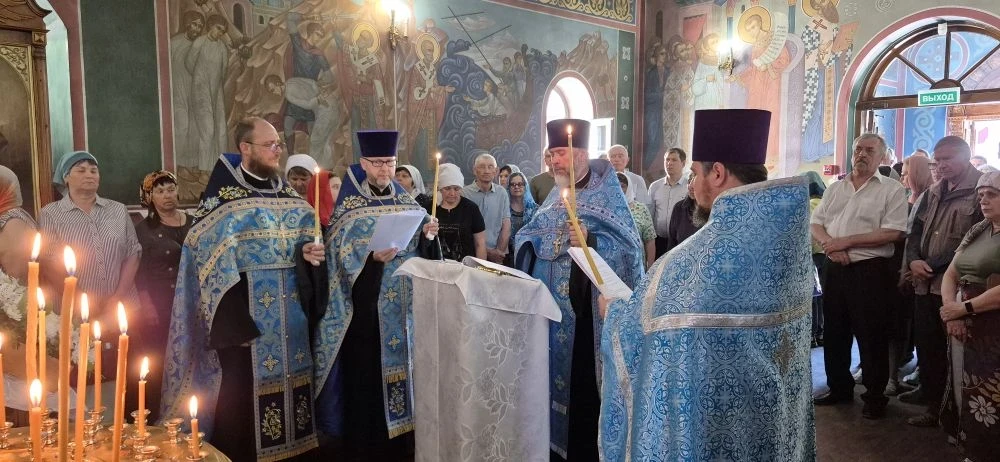 Предание и история По преданию, незадолго до Успения Богородица передала Пояс и Ризу двум благочести