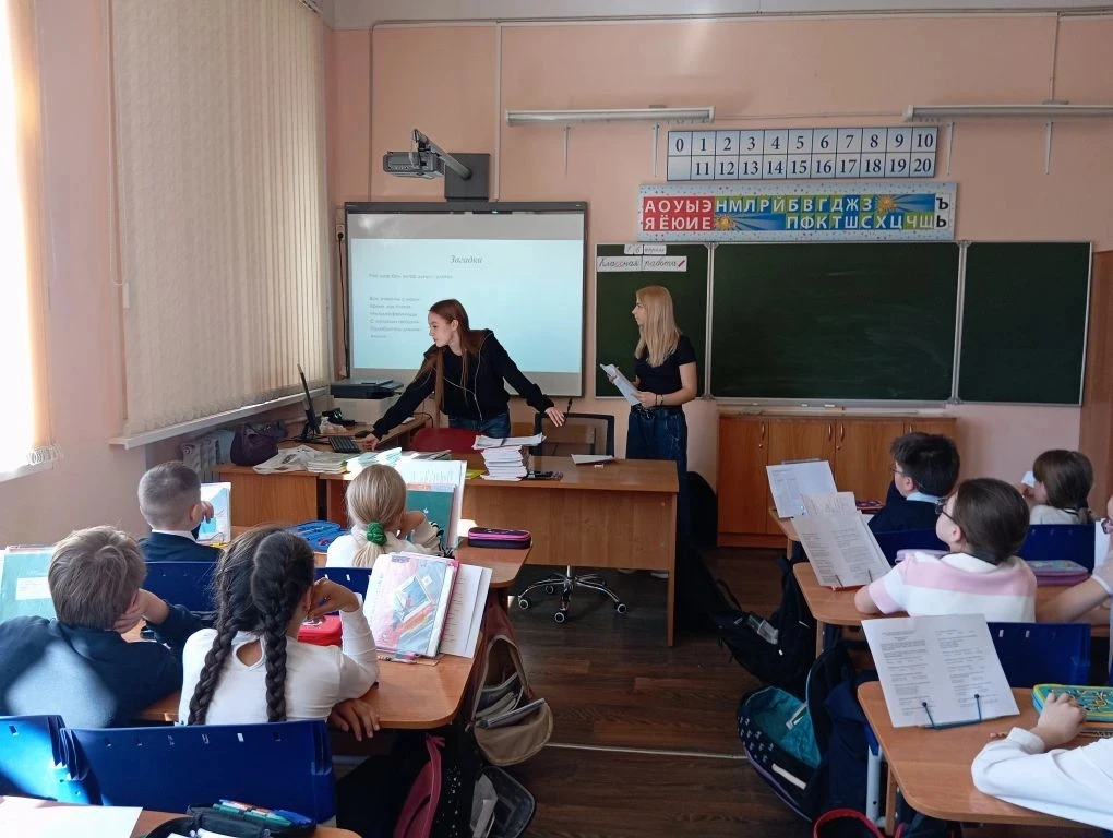 16 апреля в рамках недели Естественно-научного цикла "Знай наших" ученицами 9В класса был проведен у