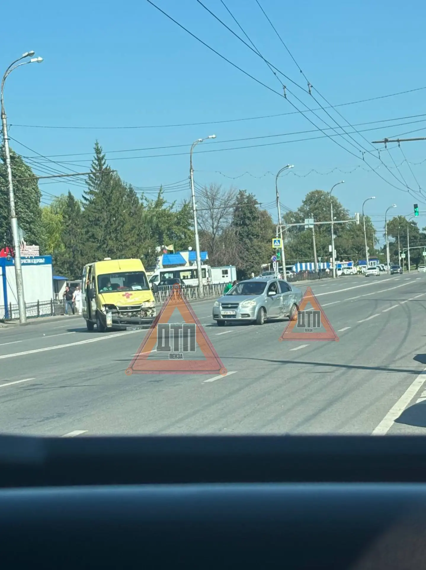 Скорая помощь столкнулась с «Шевроле» на Автовокзале в Пензе.