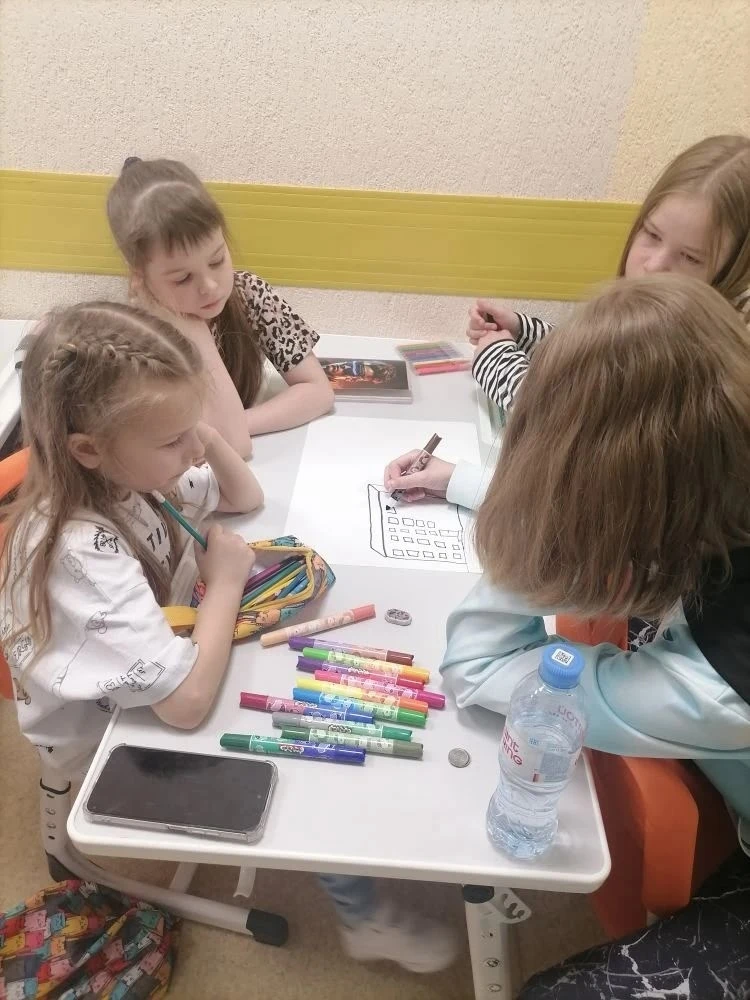 В нашем лагере прошёл конкурс плакатов на тему «Безопасность на улице, в транспорте и дома!» 🚦🏠🚌  Гл