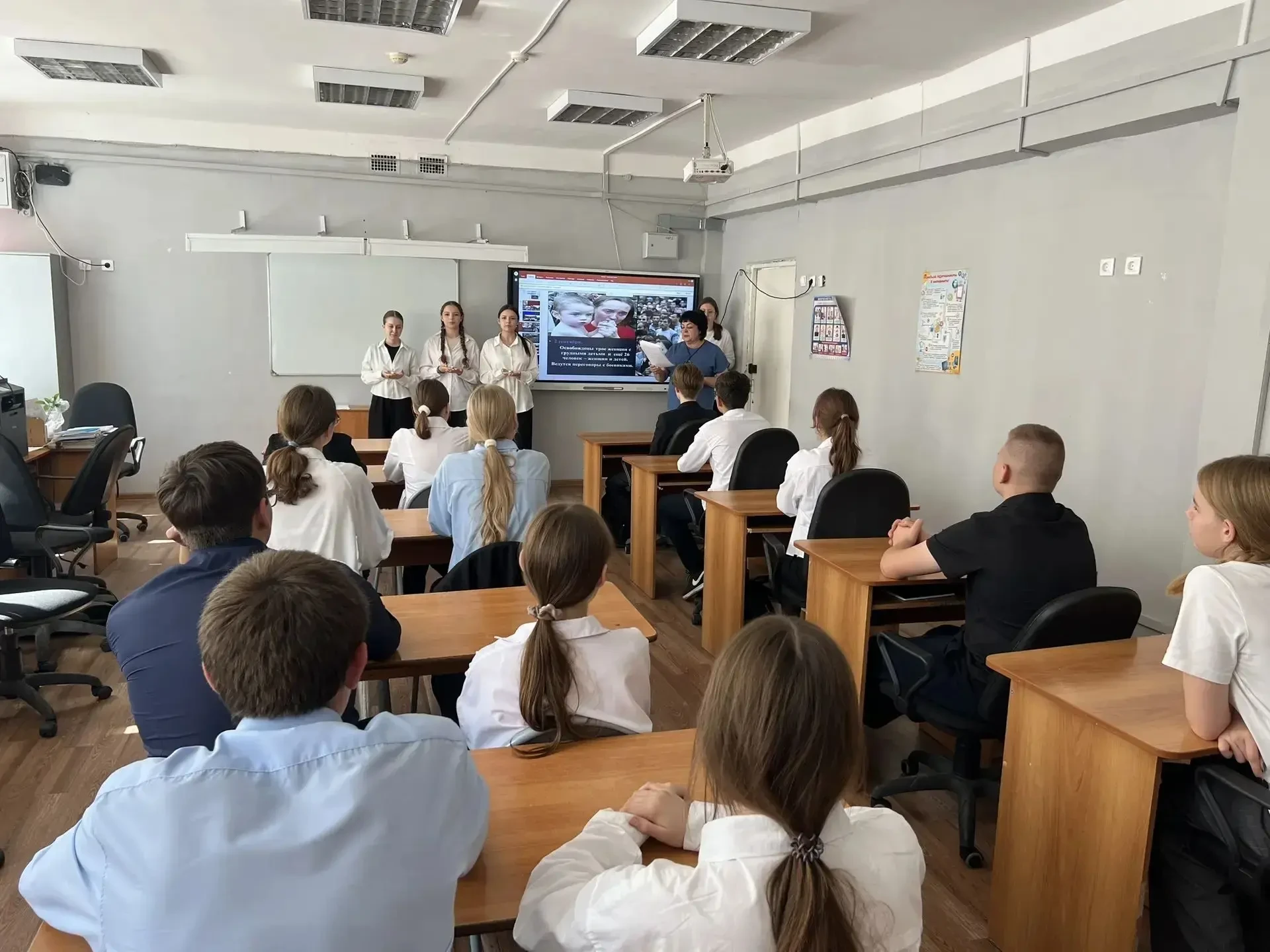 3 сентября в 10 " а" классе состоялся классный час " Трагедия Беслана", посвящённый тра...