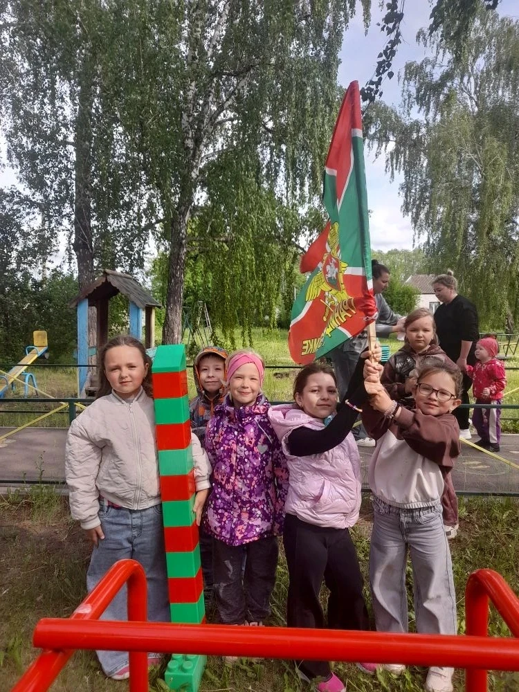 🇷🇺 День пограничника сегодня прошёл в подготовительной группе. Была проведена познава...