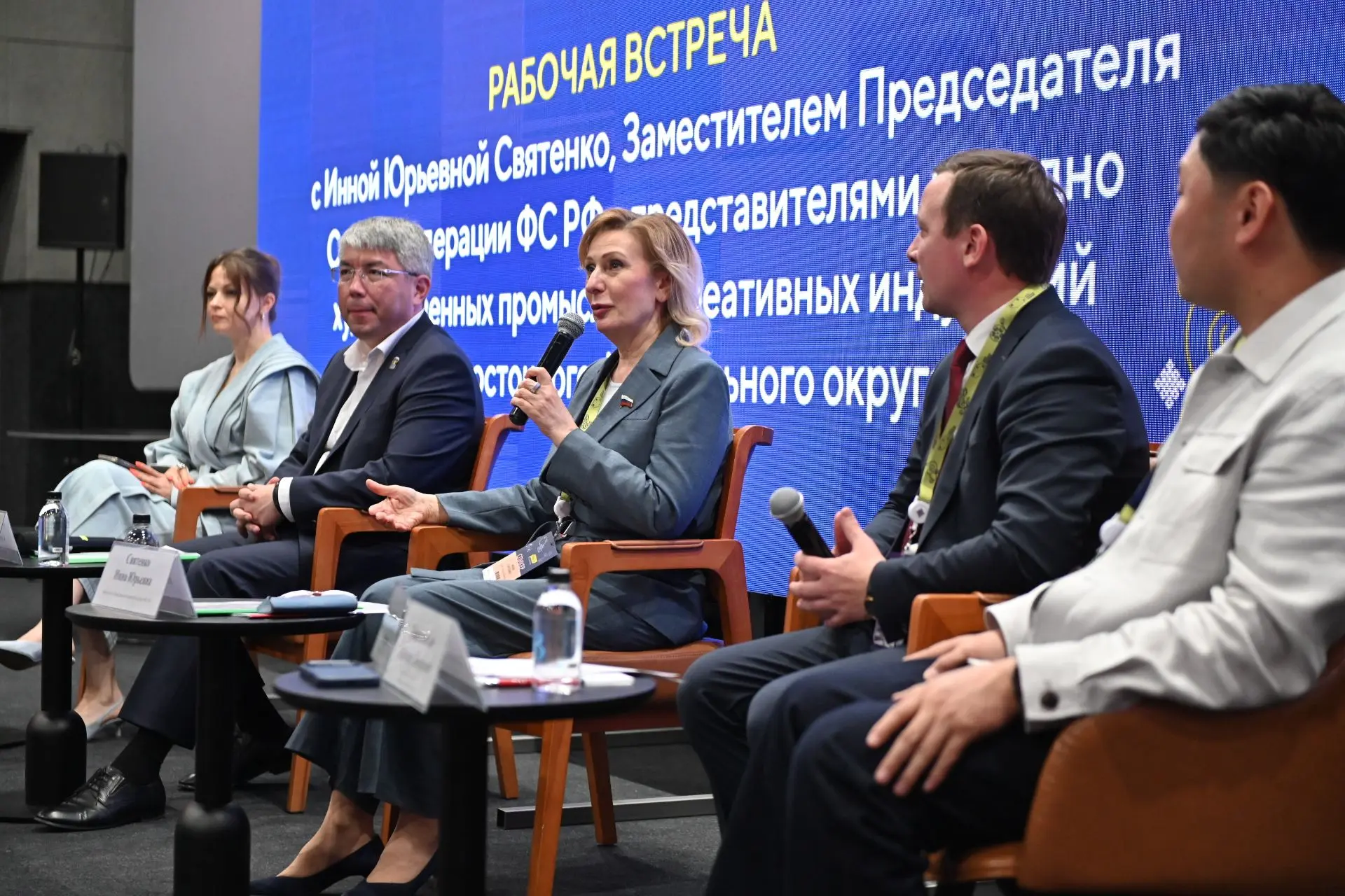 Вместе с заместителем Председателя Совета Федерации Инной Юрьевной Святенко встретились с мастерами 