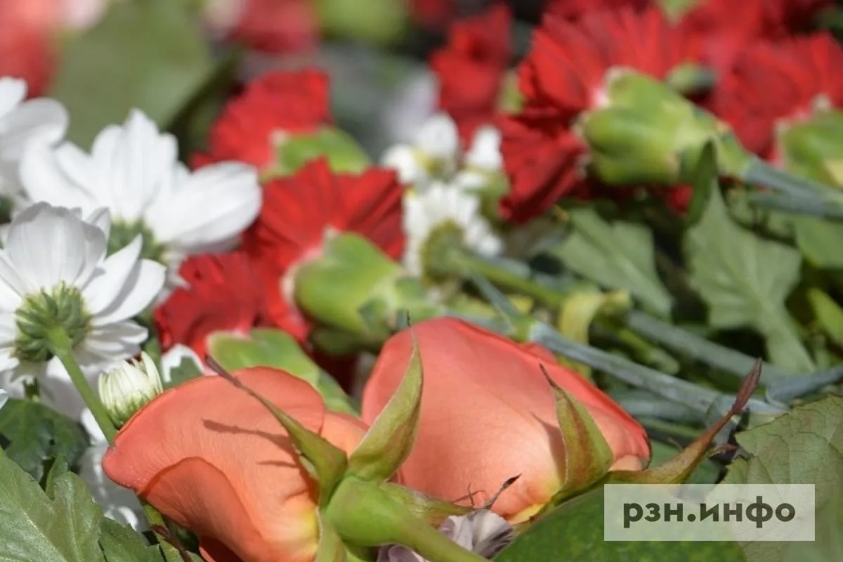 💐 За семь месяцев 2026 года продажи цветов в России снизились на 4% по объёму (до 1, 2...