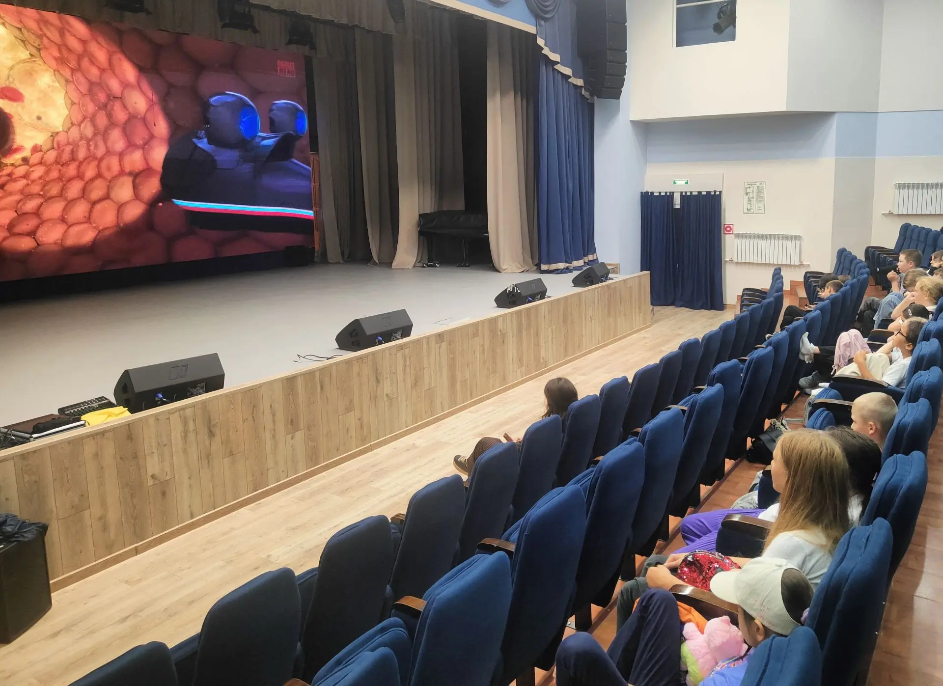 🌟 Сегодня, 15 августа, в лагере ДШИ «Сокровища России» утро началось с бодрой зарядки.