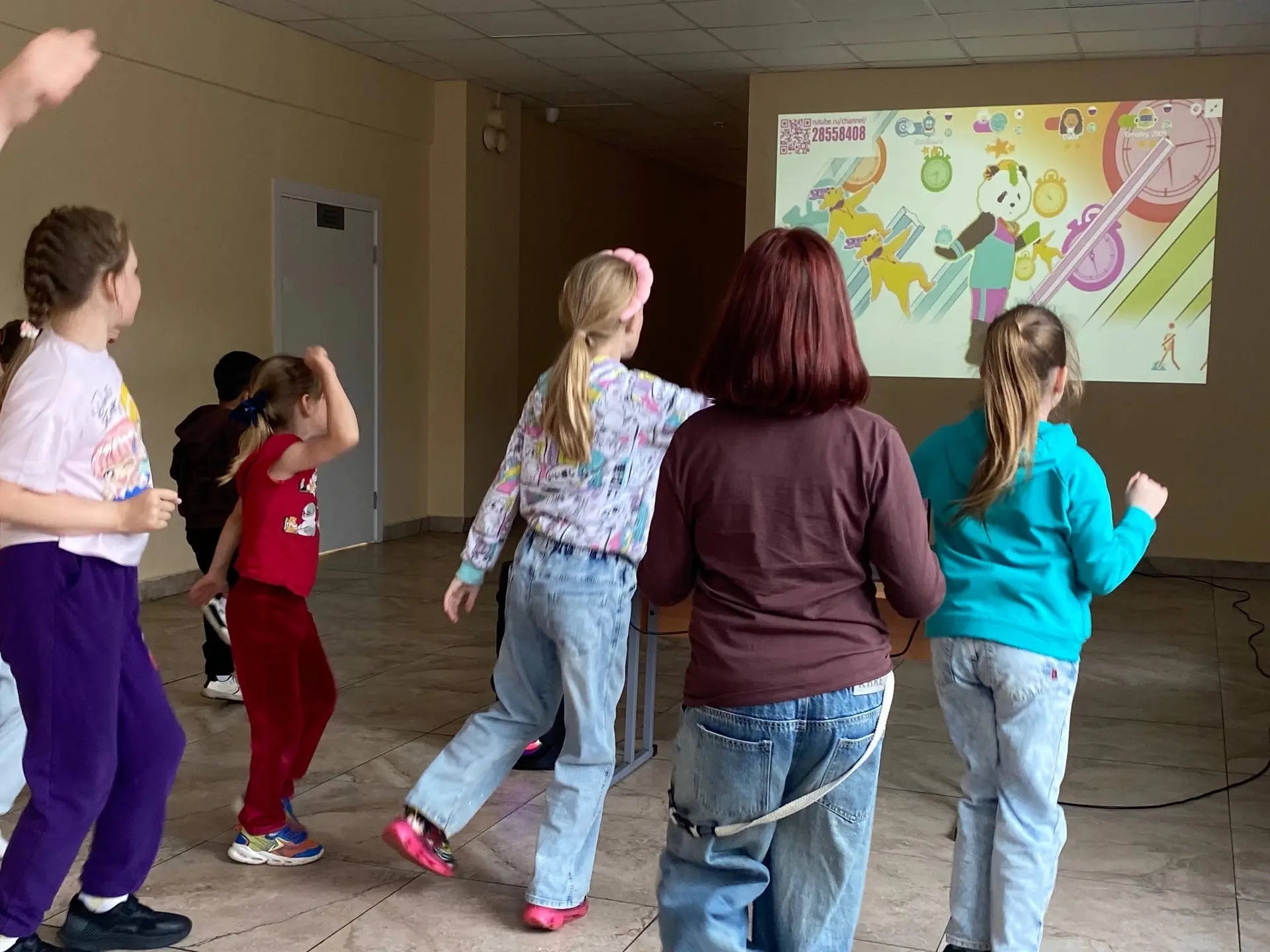 В школьном лагере танцуют все💃