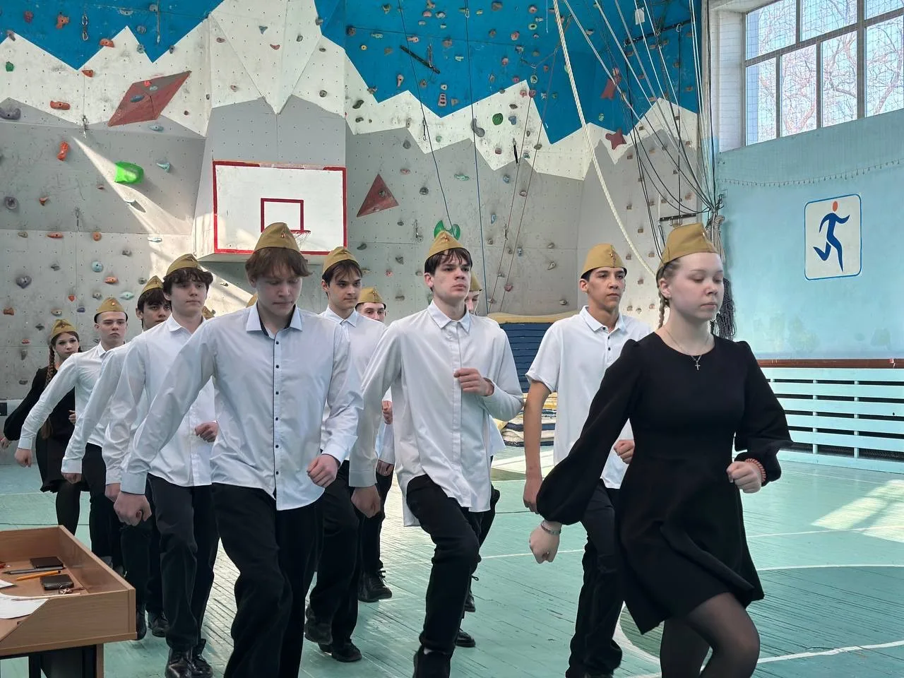 🪖🎖️Школьный смотр строя и песни  17 февраля в нашей школе прошел смотр строя и песни, который стал ч