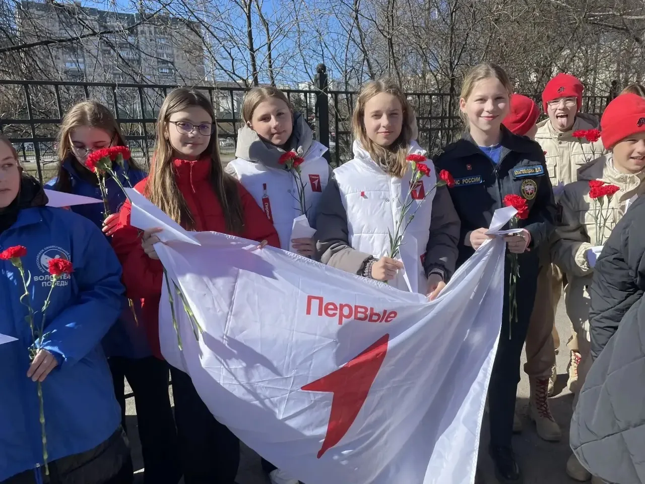 🚀🥀 Память в сердце каждого «Первого»  В преддверии Дня космонавтики наши активисты Движения Первых п