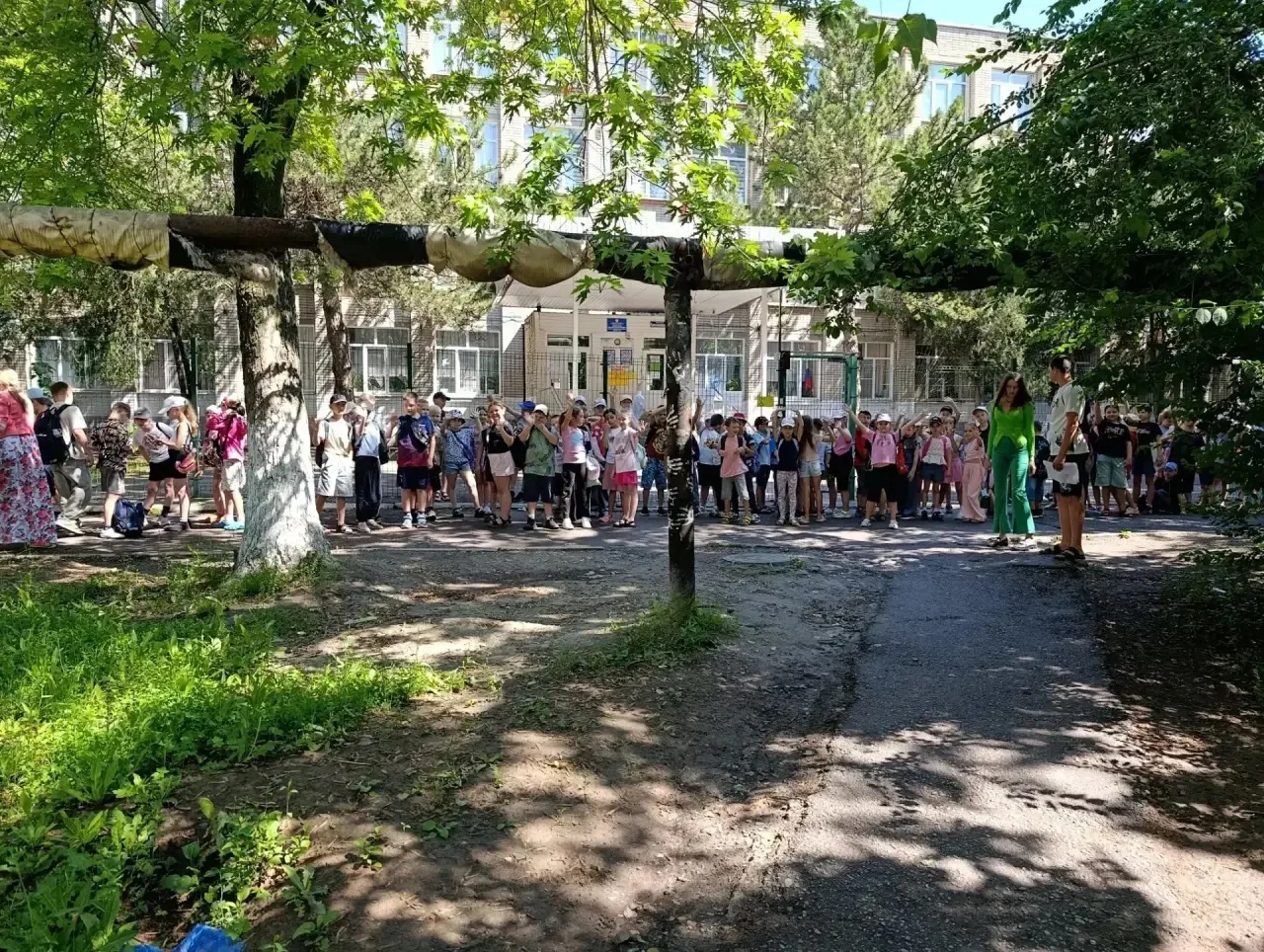 🎉 Сегодня в летнем пришкольном лагере «Антошка» отгремел уже двенадцатый день! Время летит незаметн