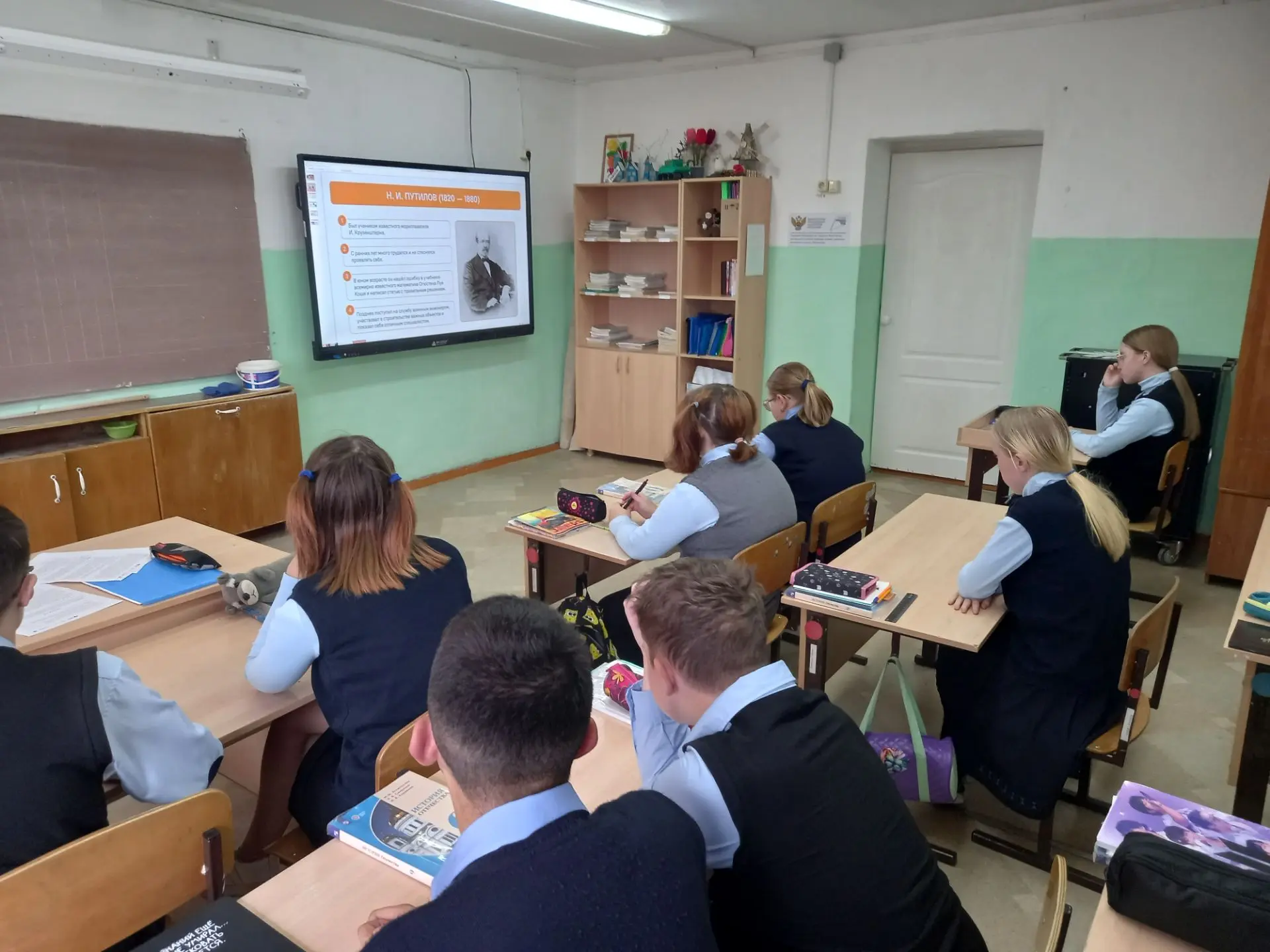 Сегодня на "Разговорах о важном", обучающиеся 9 класса, обсуждали тему посвящённую Нико...