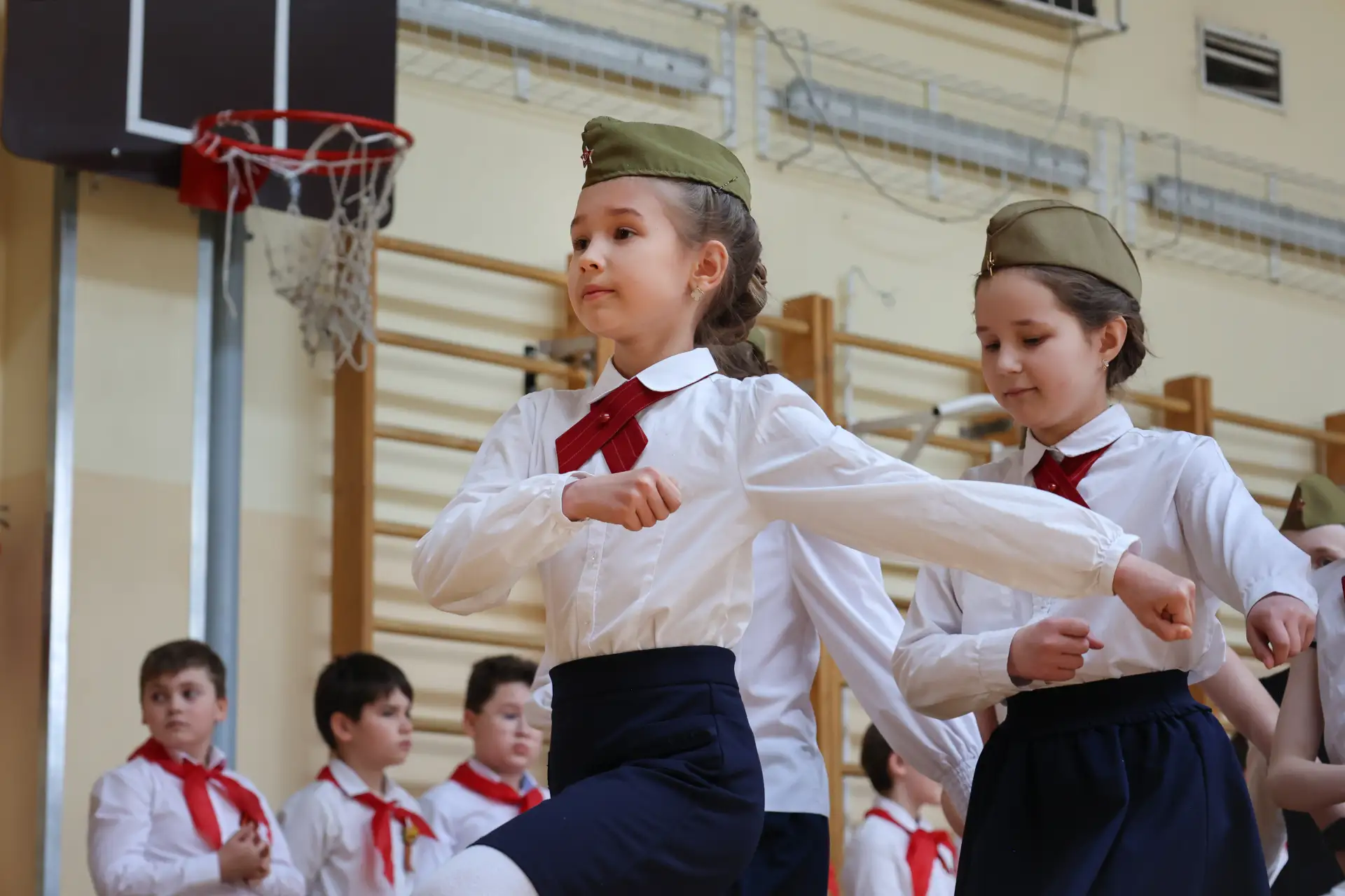 Сегодня в нашем лицее состоялось яркое и торжественное событие — смотр строя и песни среди учащихся 