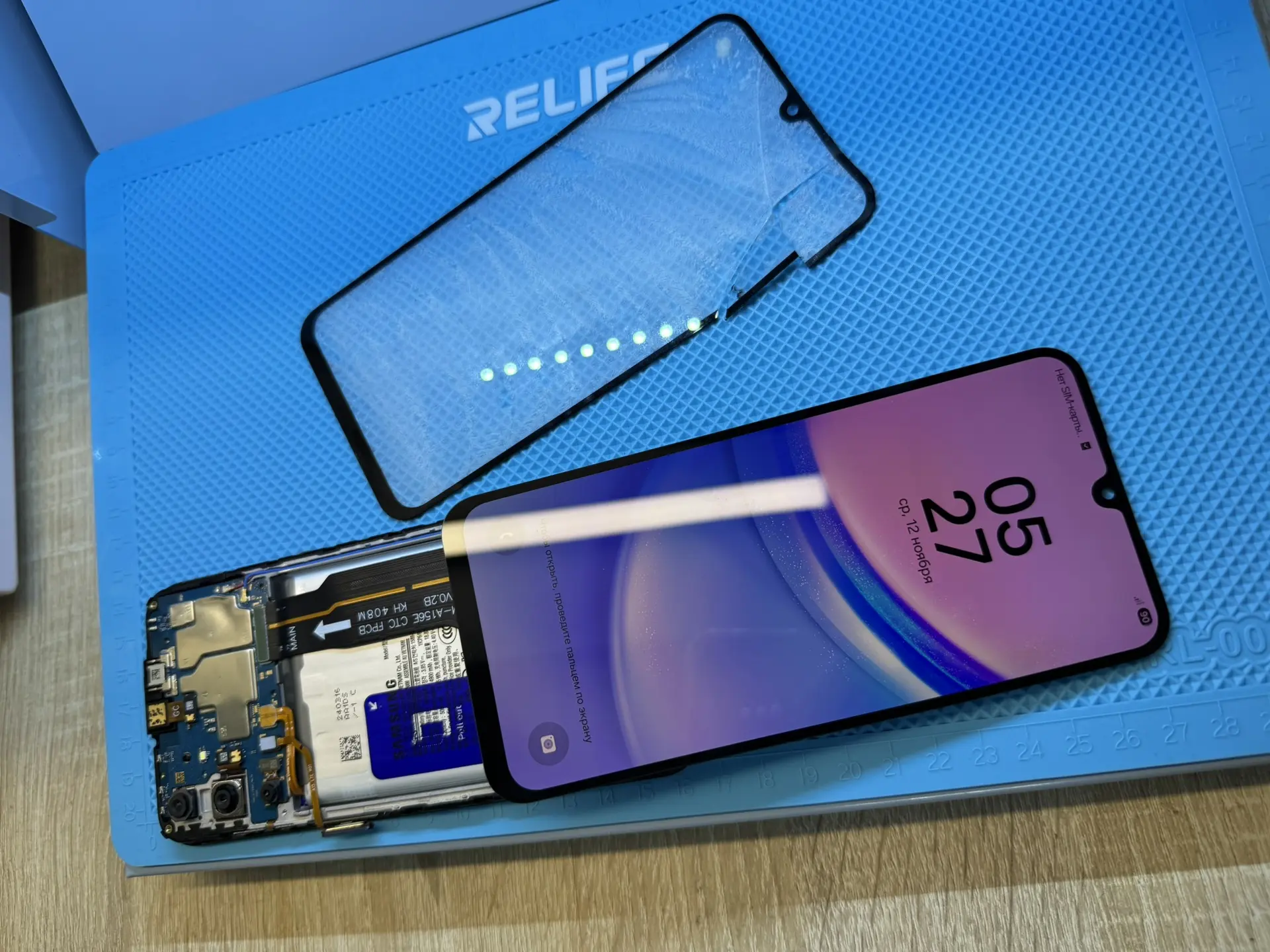 Спасли матрицу Samsung A15. Переклейка стекла — это реально.