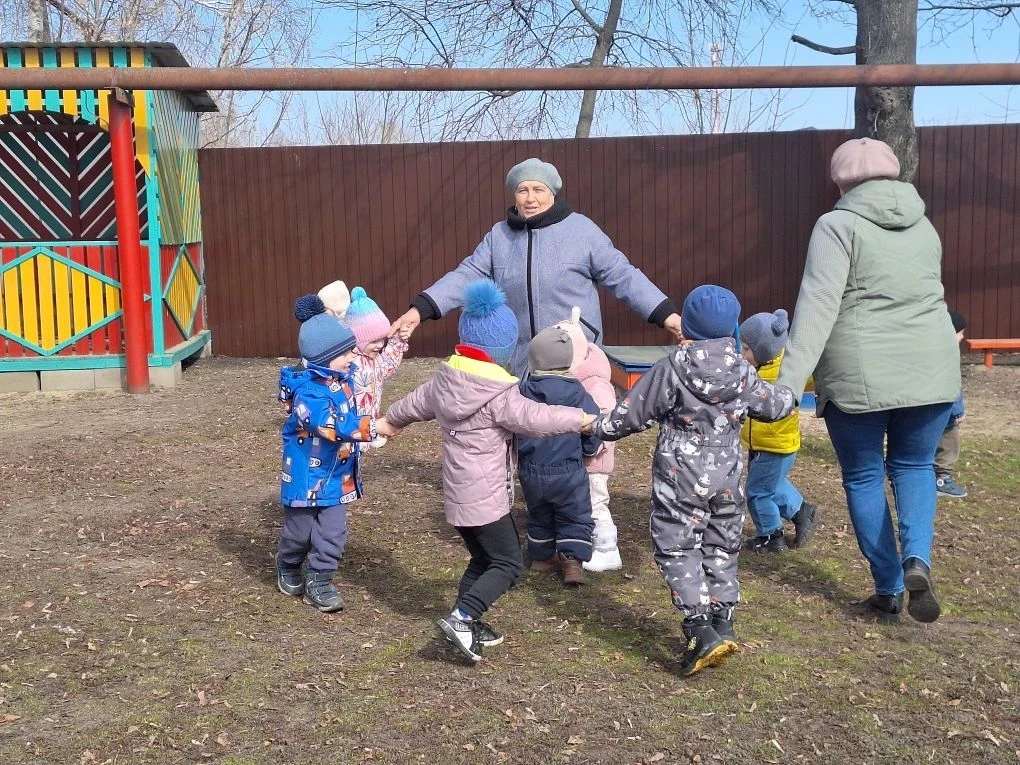 Весна- самое время для активных игр на улице.