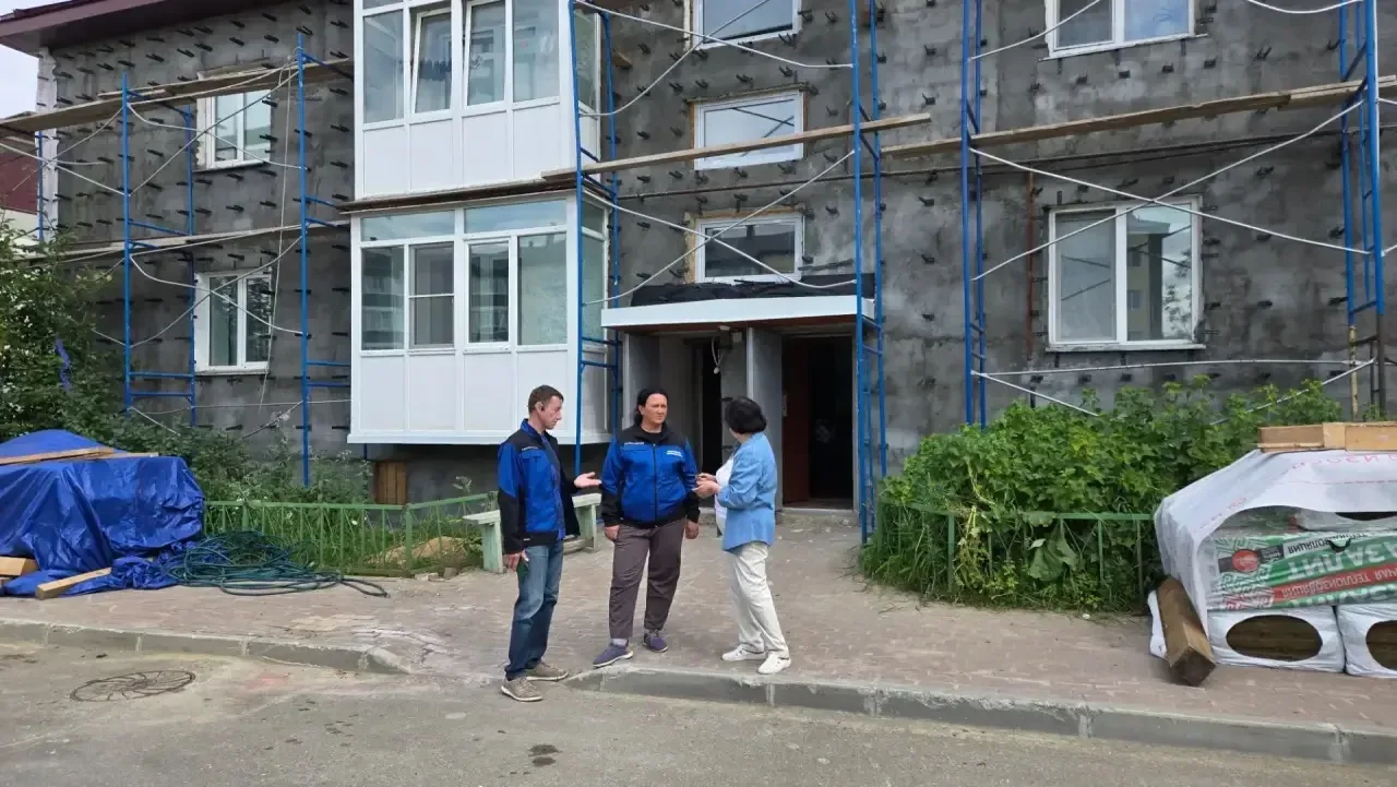 Фонд капремонта проверяет ход работ на севере Сахалина: выявлены нарушения техники безо...