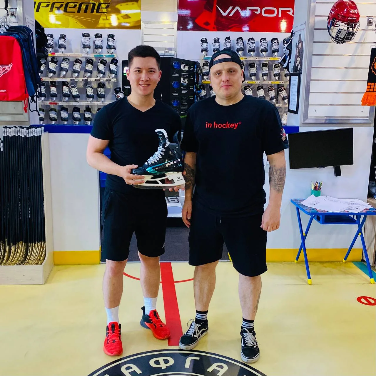 ПЕРВЫЙ ПОКУПАТЕЛЬ КОНЬКОВ BAUER SUPREME FUSE🔥🔥🔥

Артур Чу игрок команд «ХК Полиметалл» «Пчёлы» 

