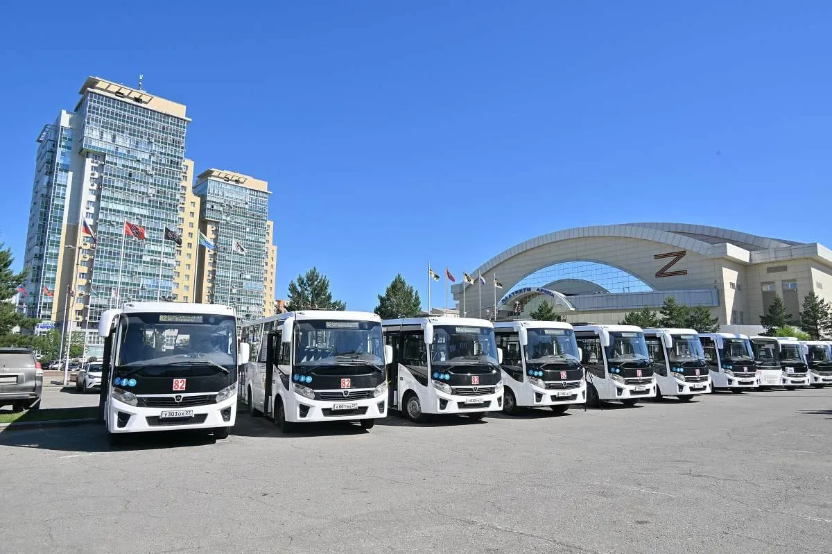 🚌 12 новых автобусов выйдут на рейсы краевого центра!

По просьбам хабаровчан обновился автопарк на