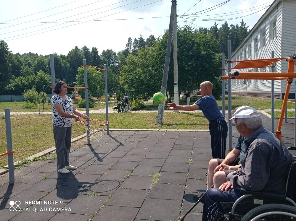 🤸‍♂️Движение - это жизнь!❤️

🏋️‍♂️Сегодня специалисты нашего  дом - интерната провели спортивное з
