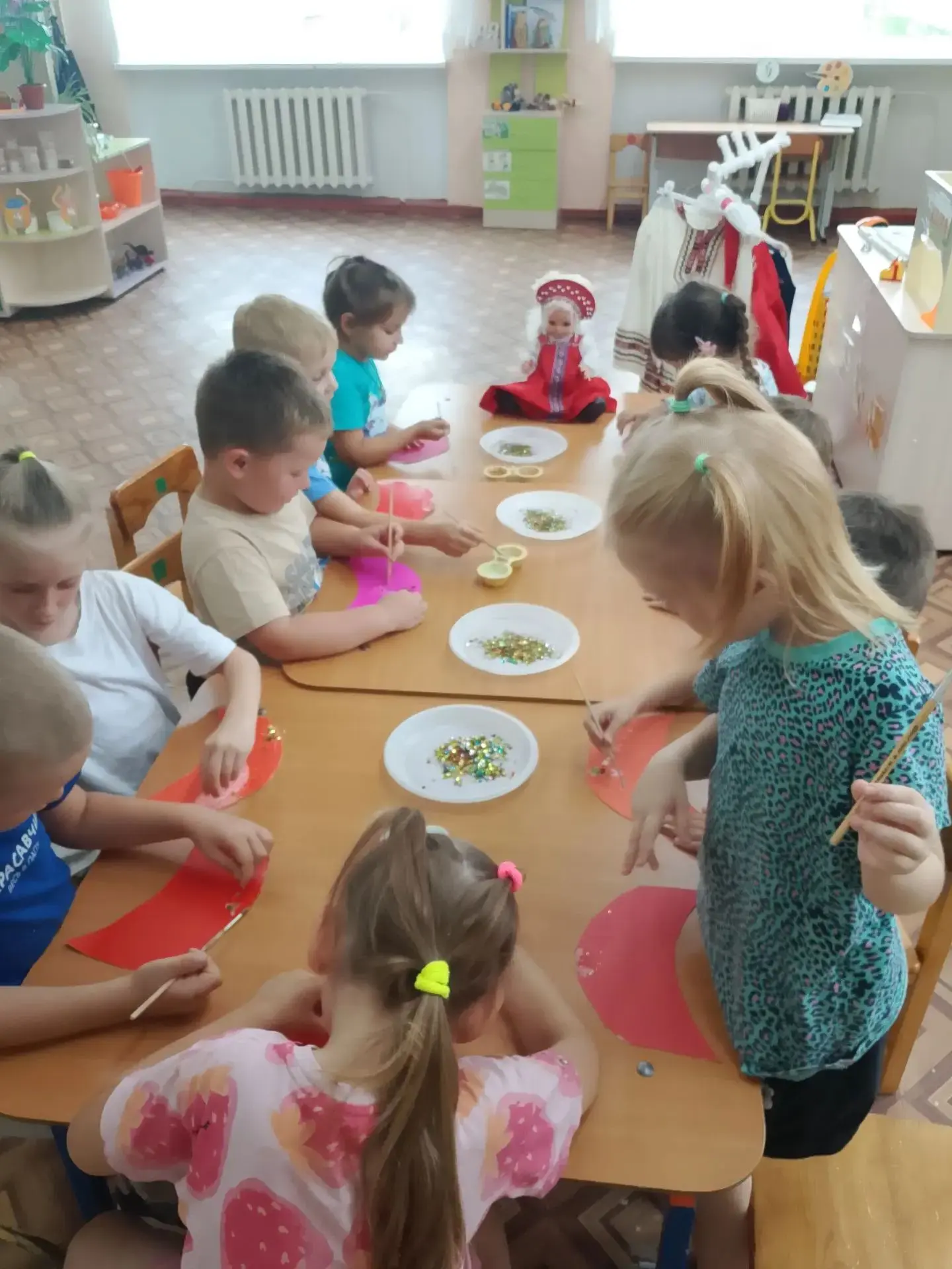 На этой неделе ребята средней группы с огромным удовольствием и интересом изучали русские народные к