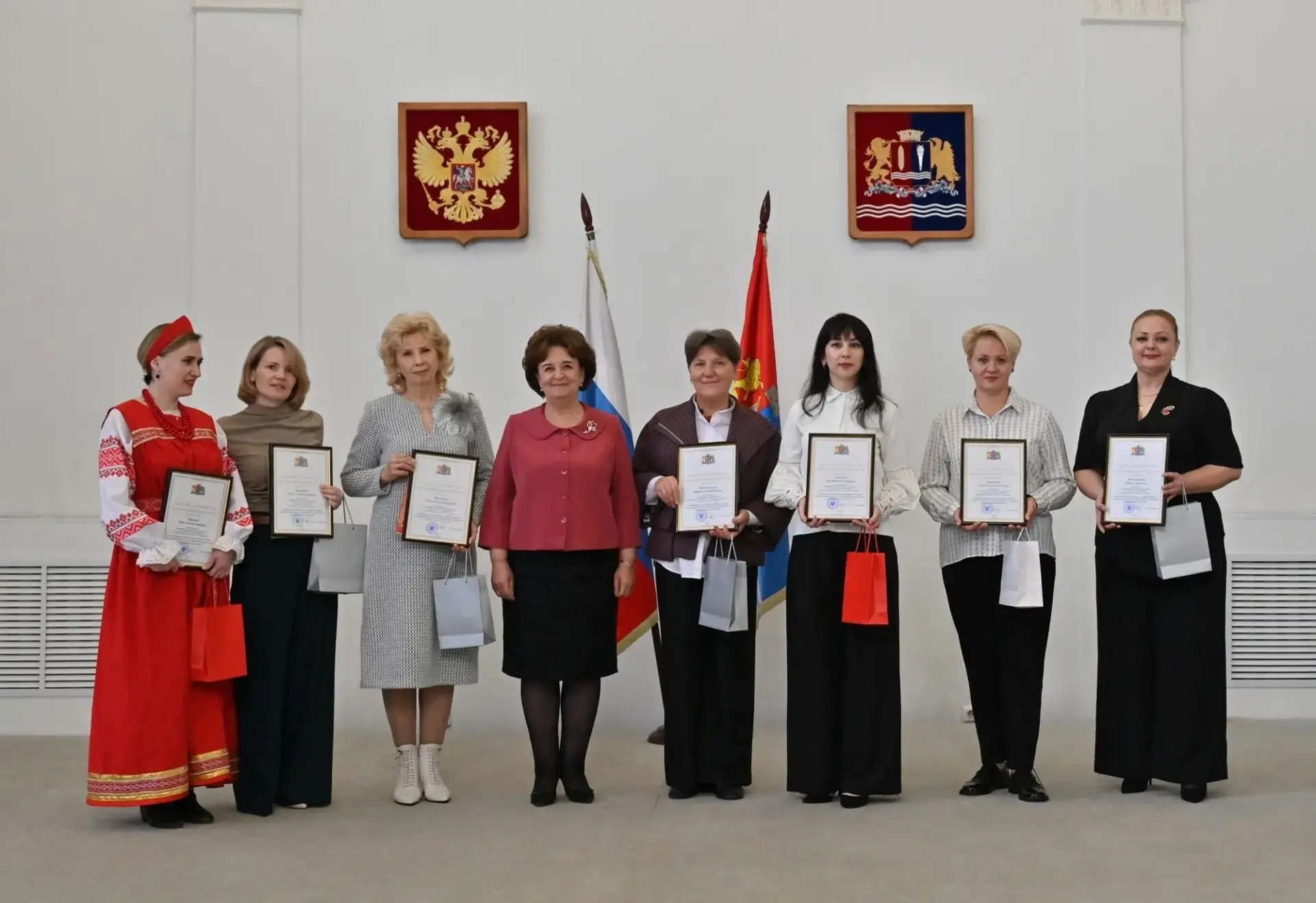 Педагогов культуры наградили в Белом зале музея Бурылина