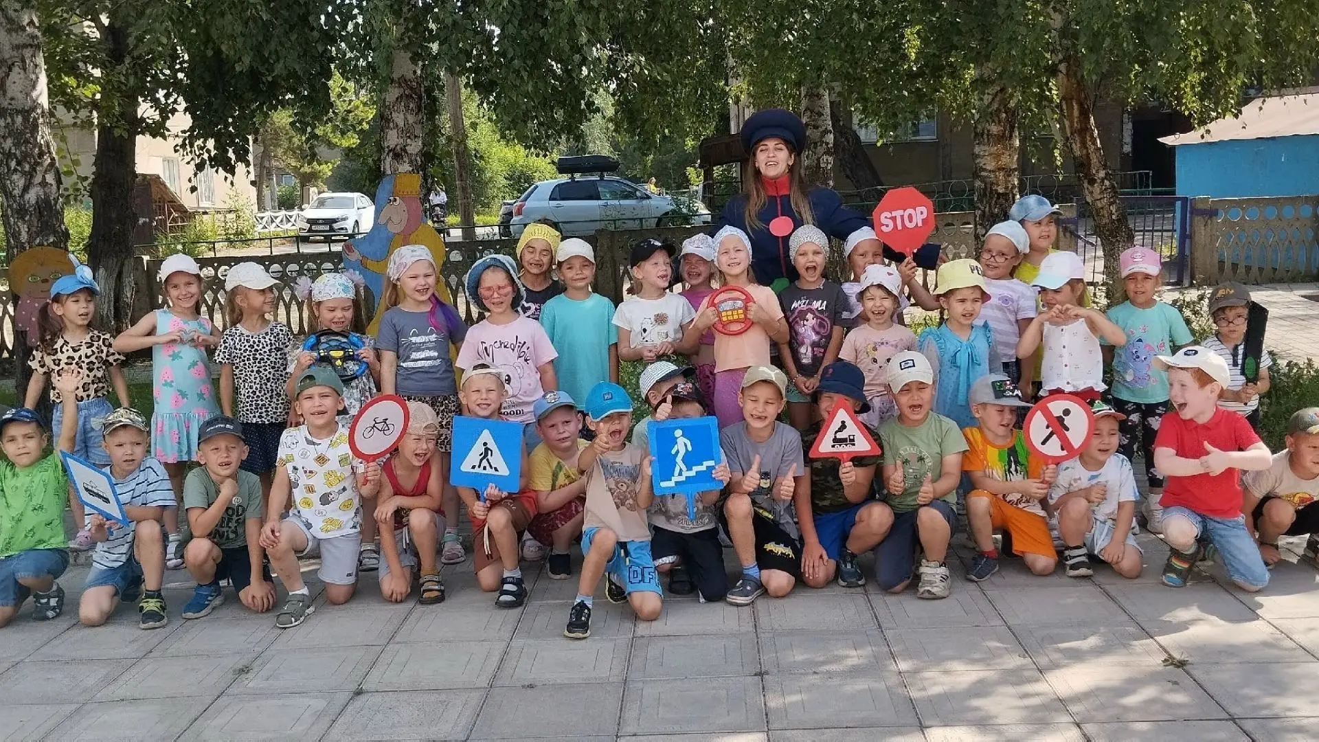 🚦 Безопасность — это весело!
Сегодня в нашем детском саду было по-настоящему ярко! Ребята из групп 