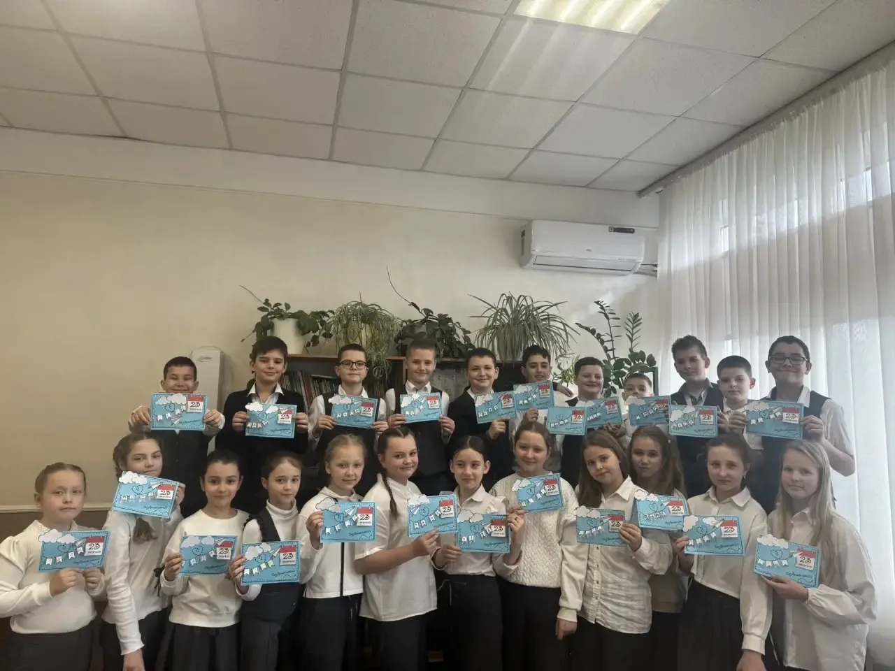 Мастер-класс от Орлят: Творим с душой для родных защитников🇷🇺!  В рамках внеурочной деятельности уча