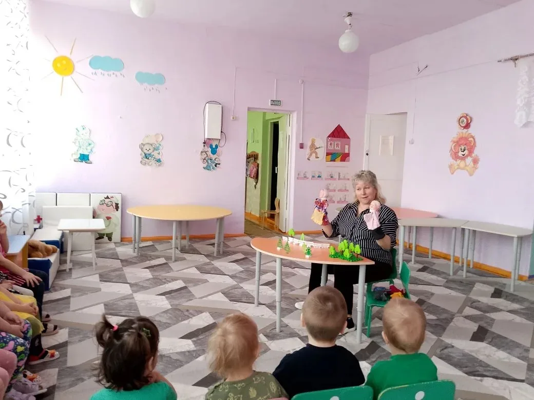 Показ кукольного театра по сказке "Волк и лиса".                      Кукольный театр - одно из самы