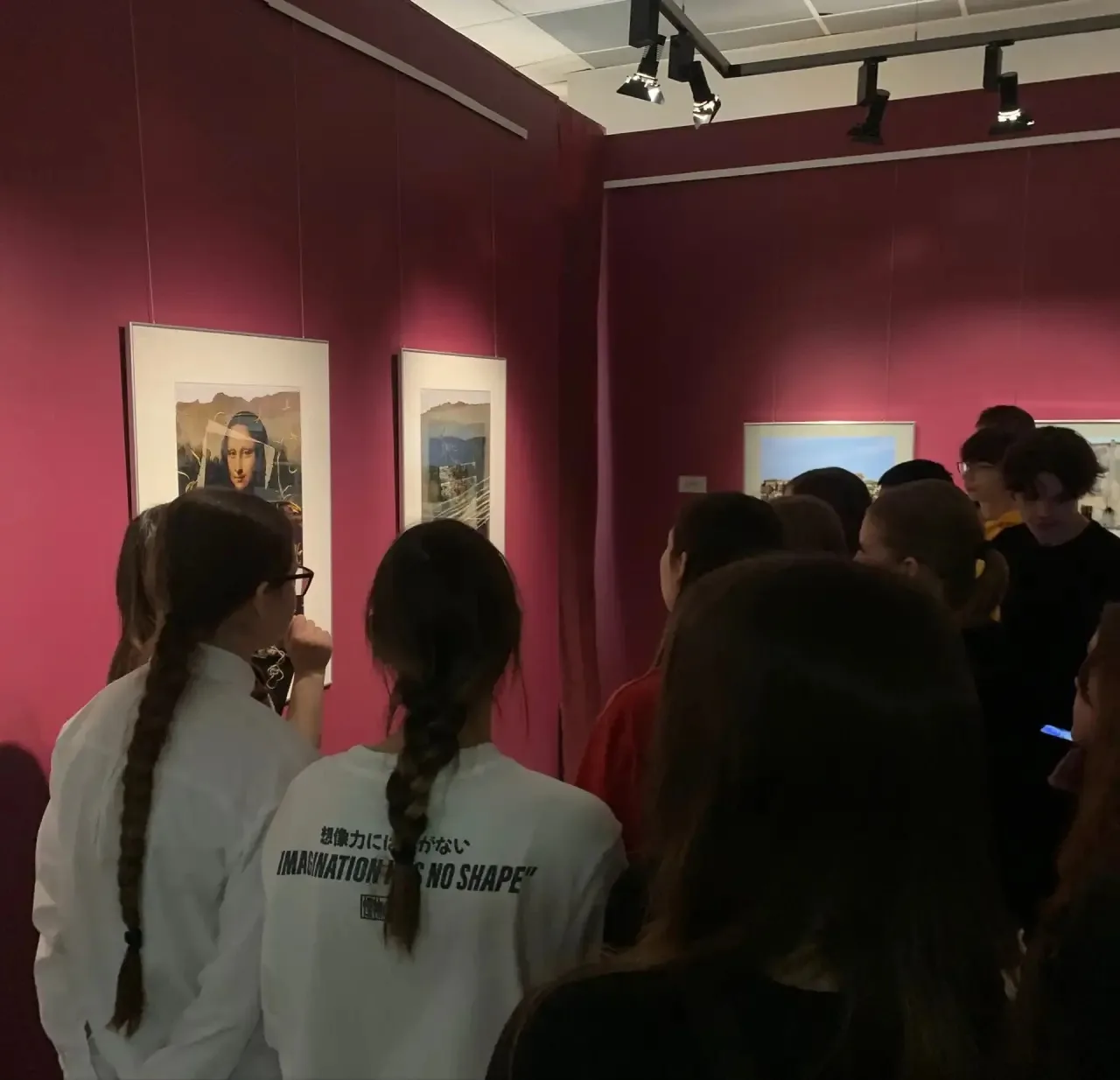 Учащиеся 8Е класса совершили увлекательное путешествие в мир музейных профессий. Ребята стали участн