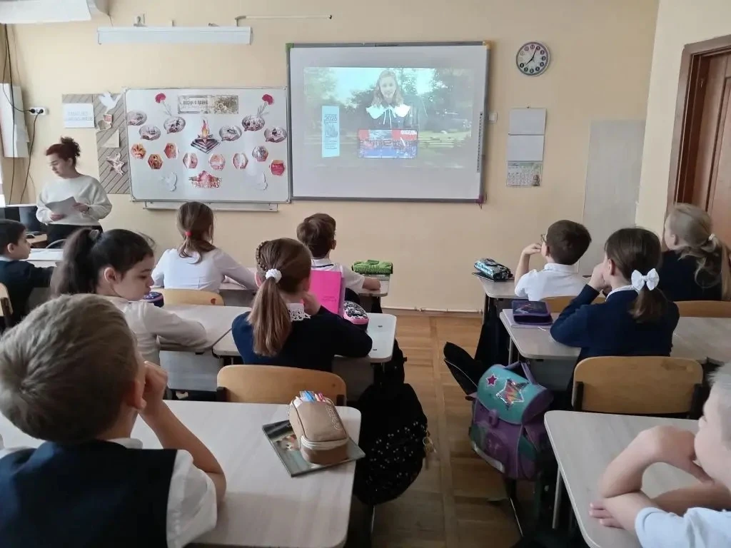 Вчера на занятии «Разговоры о важном» тема была непростой и очень близкой – песни Великой Отечествен