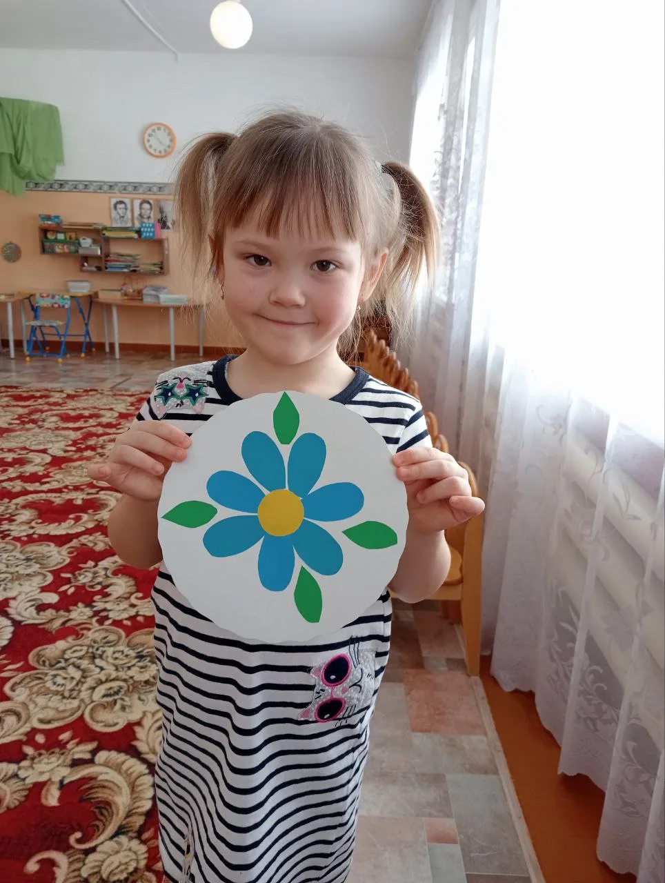 Аппликация в средней разновозоастгой группе.