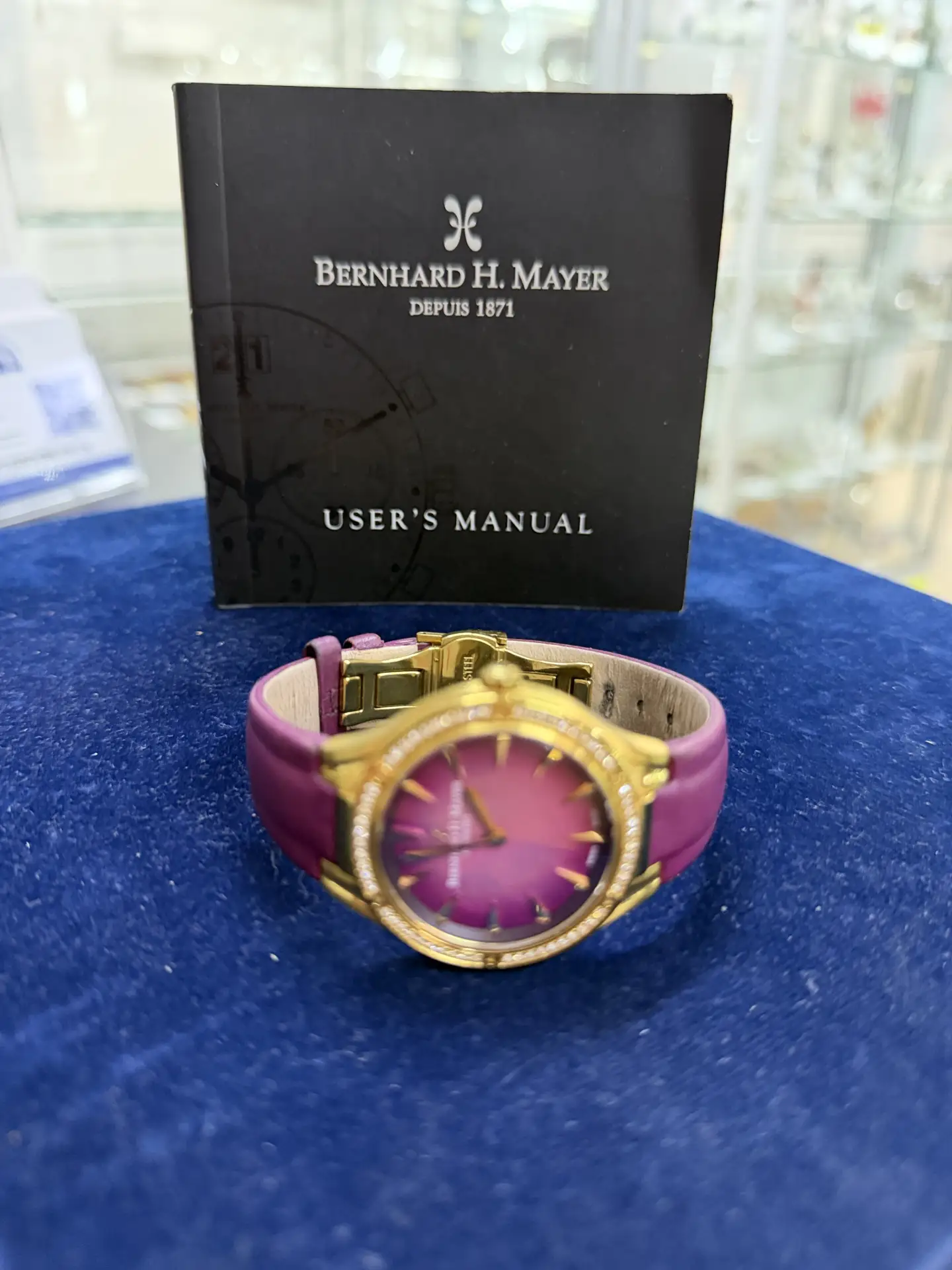 Женские часы Bernard H.Mayer