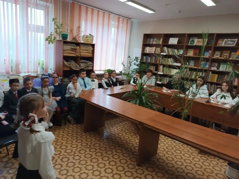 "Тукай безнең күңелләрдә"  Туган тел айлыгында үткәрелә торган чаралар дәвам итә. Бүген Г. Тукай иҗа