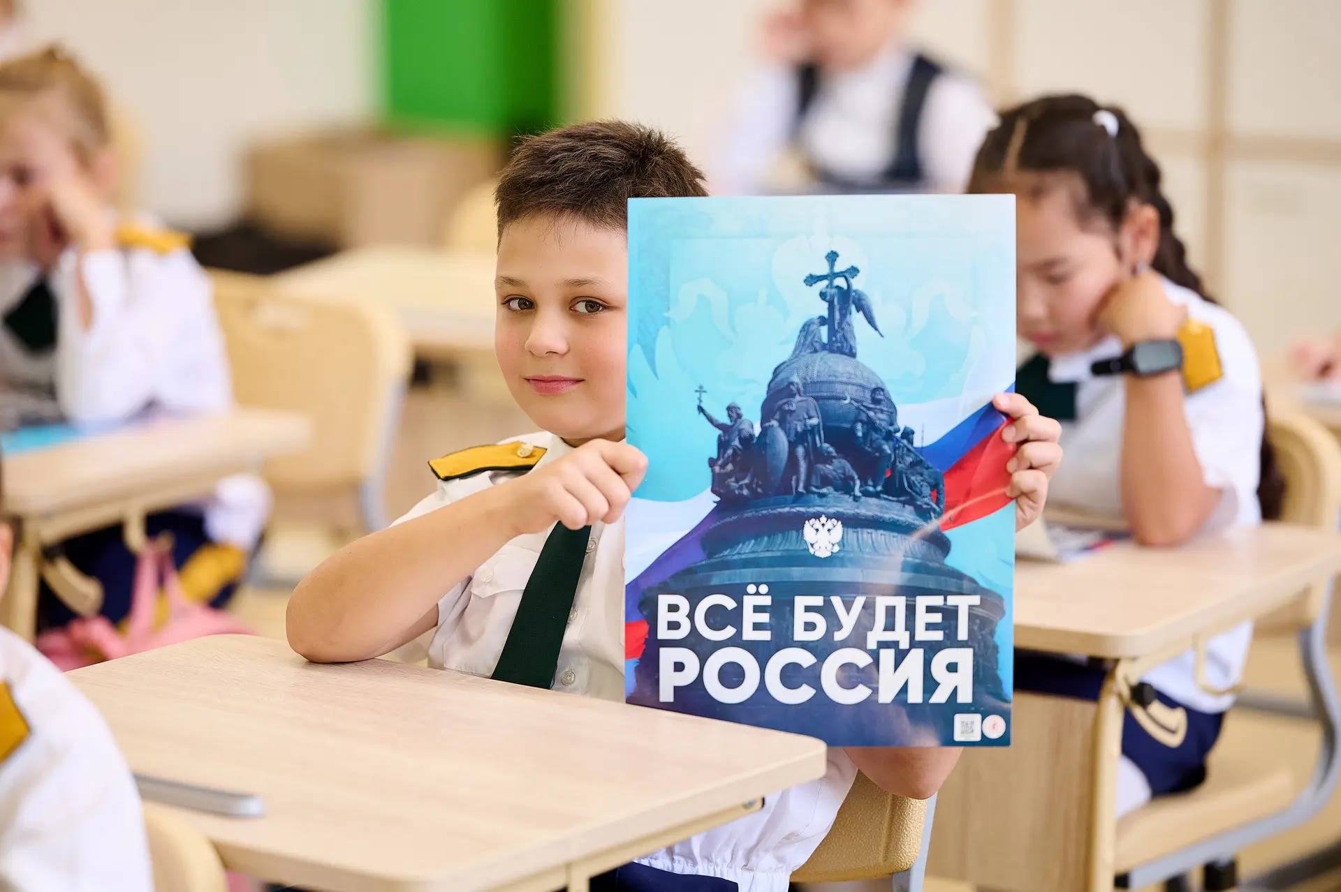 Тысячелетняя история России в бронзе: сахалинских школьников познакомили  со знаменитым...